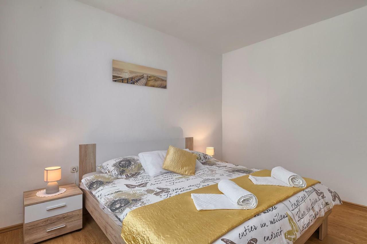 Apartman D&D, Dvorine 63 Banjole Esterno foto